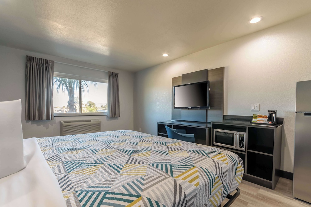 Standard Suite, 1 King Bed, Accessible, Non Smoking - Photo 7