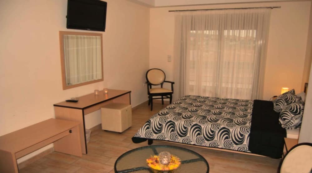 Honeymoon Suite photo 2