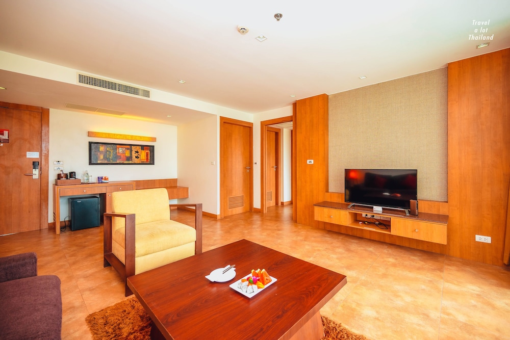 Deluxe Suite, 1 King Bed with Sofa bed, Pool View - Photo 1