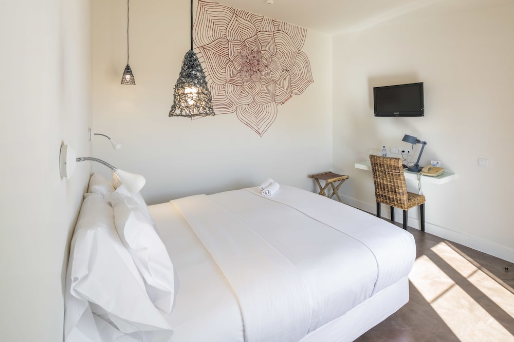 Double or Twin Room - Photo 15