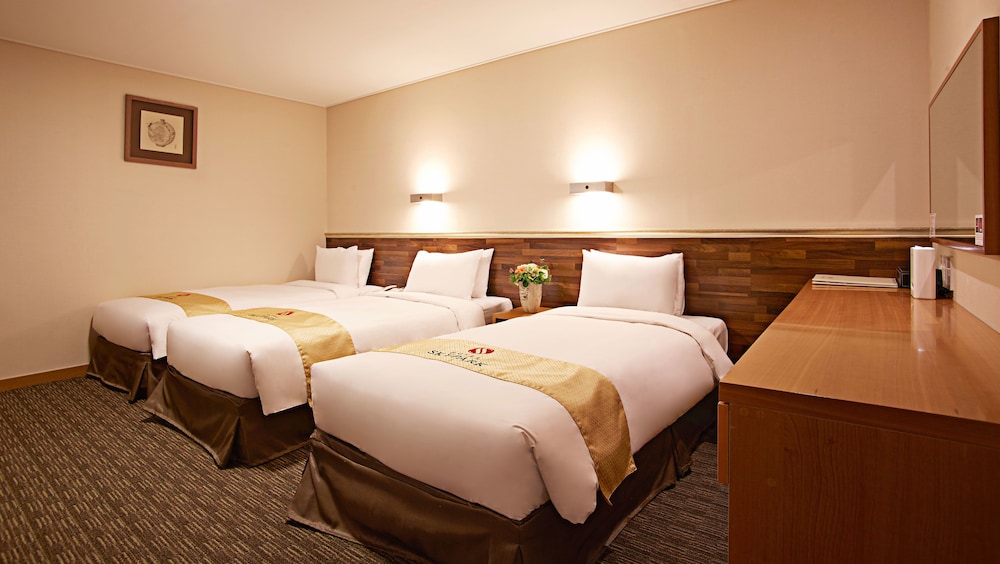 [RTA K-Ramyun PKG] Triple Room (ROOM+ K-Ramyun One-time Ticket (one Daily Ticket each)) photo 3