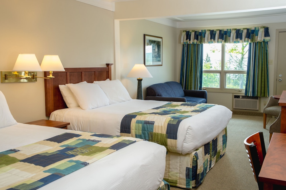 West Lodge, 2 Queen Beds - Photo 1