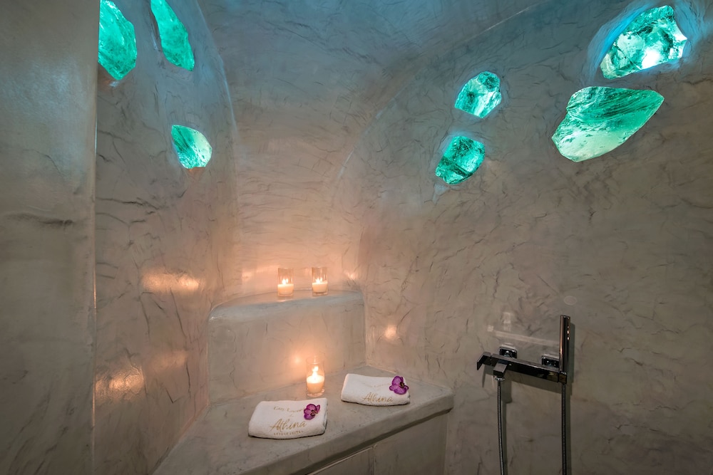 Honeymoon Suite with outdoor Hot Tub - Photo 10