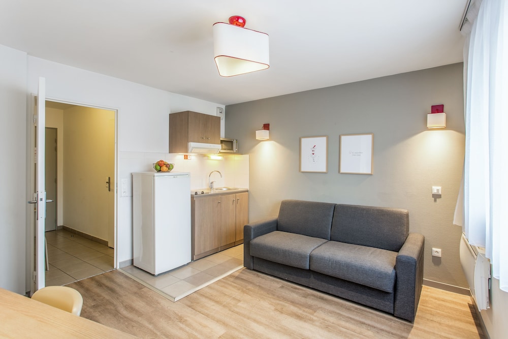 Apartment photo 2