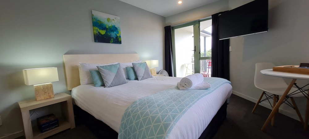 Standard Suite, 1 Queen Bed