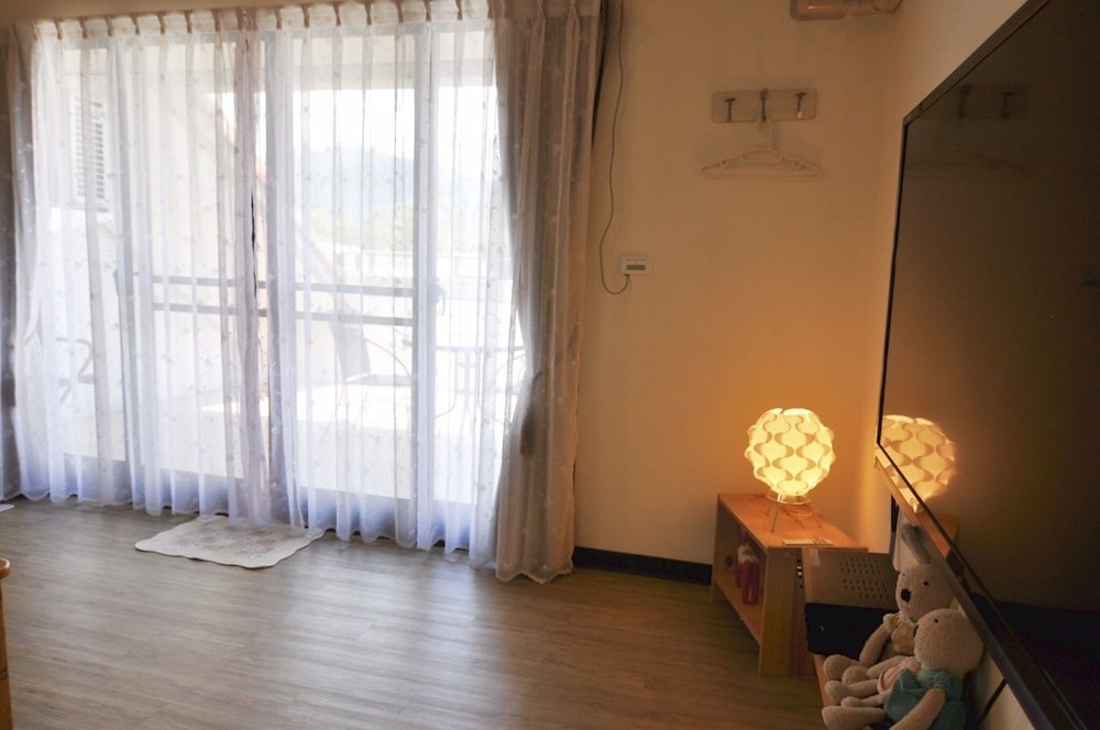 Superior Double Room, Bathtub, Mezzanine (B401) photo 2