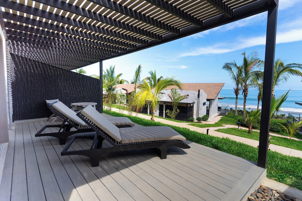 Deluxe Ocean View - Photo 2