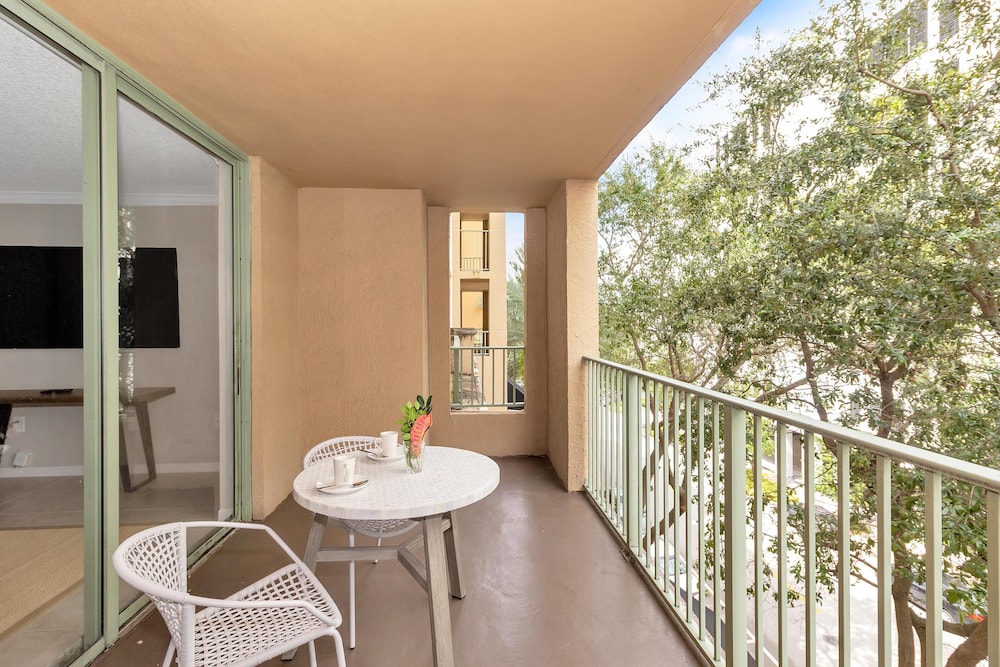 Apartment, 2 Bedrooms, Accessible photo 3