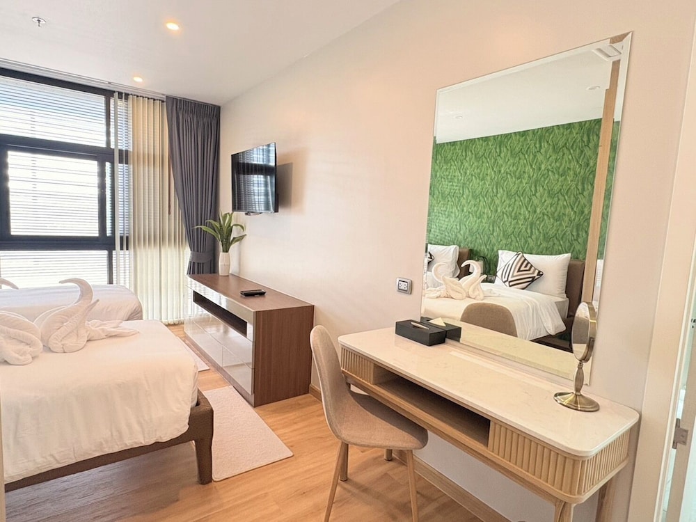 Junior Suite, 2 Twin Beds - Photo 2