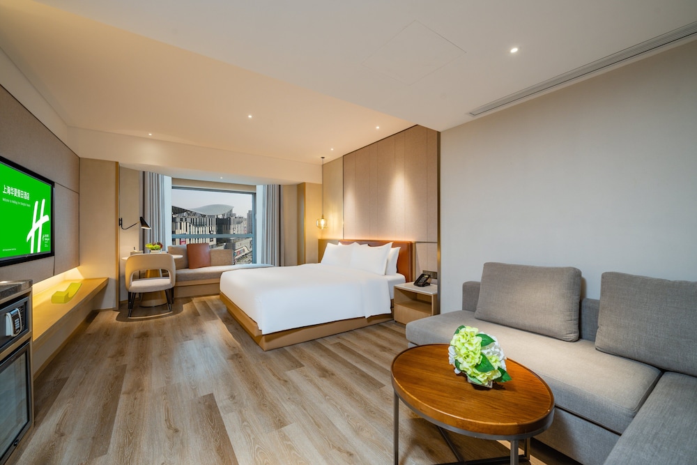 Standard Room, 1 King Bed, City View