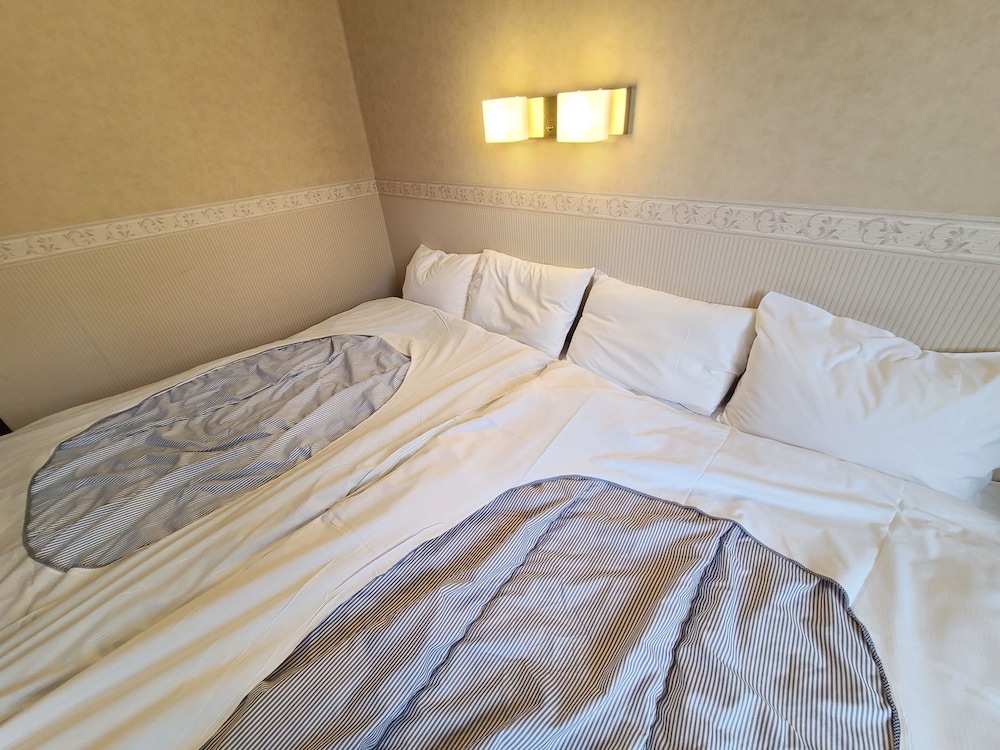 Twin Room, Mountain View, Non Smoking photo 3