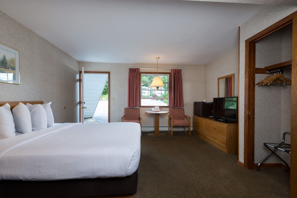 Room, 1 King Bed, Non Smoking, Jetted Tub