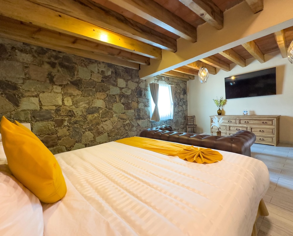 Standard Room, 1 King Bed photo 1