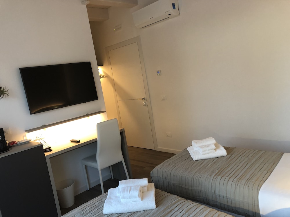 Basic Double or Twin Room, Patio - Photo 12