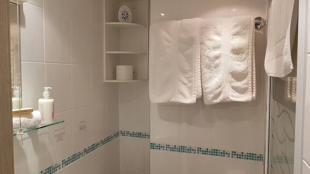 Double Room, Ensuite - Photo 5