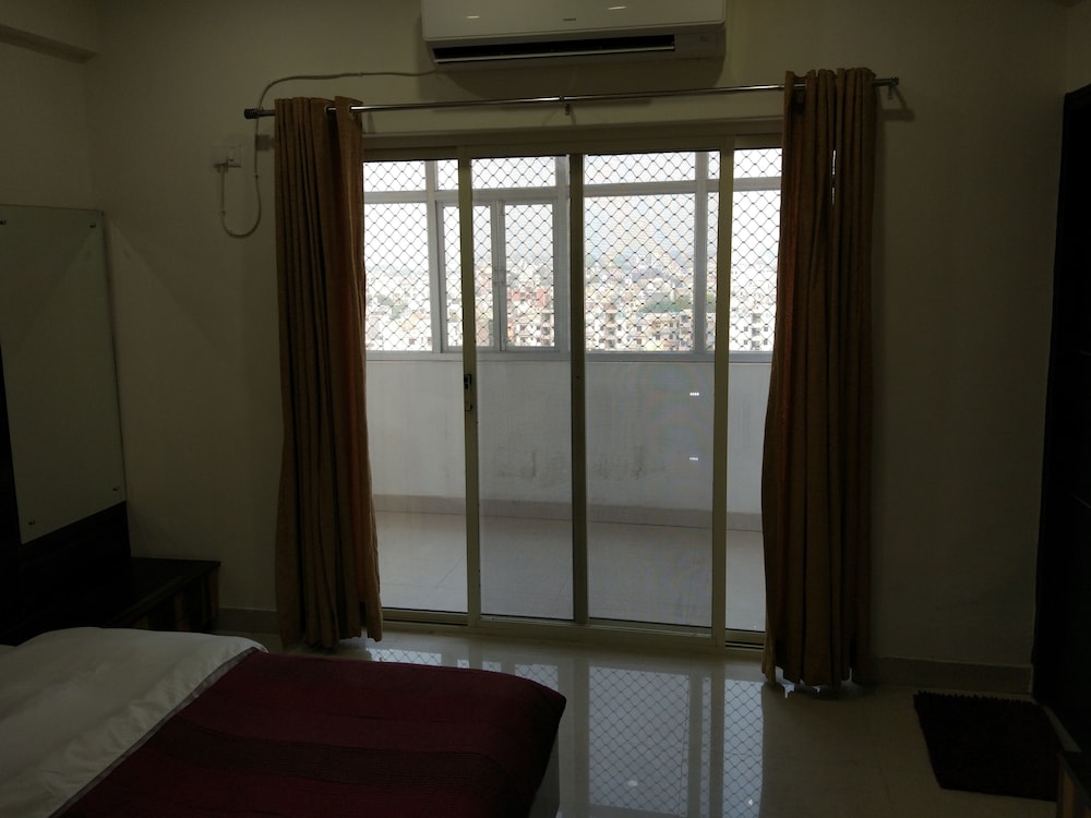 Luxury Twin Room, 2 Bedrooms, Accessible, City View photo 2