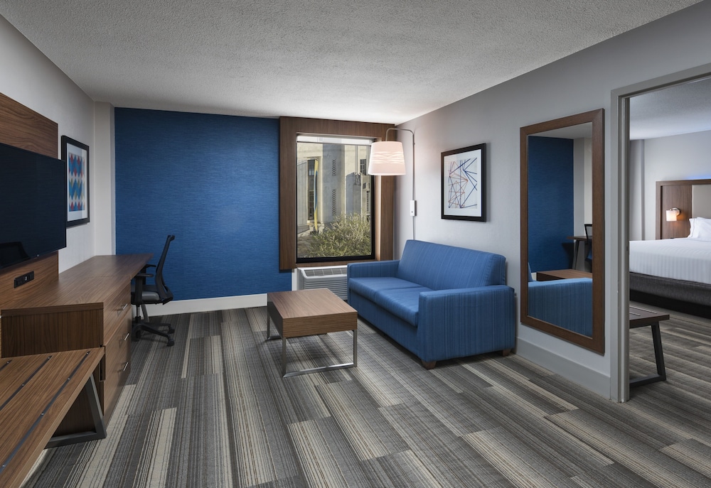 Suite, 1 Bedroom - Photo 1