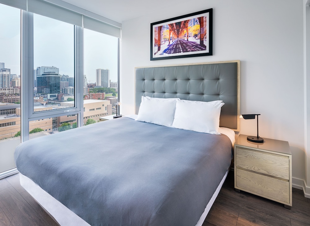 Executive Suite, 1 King Bed with Sofa bed, City View - Photo 4