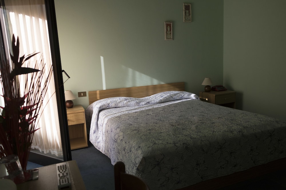 Double Room - Photo 2