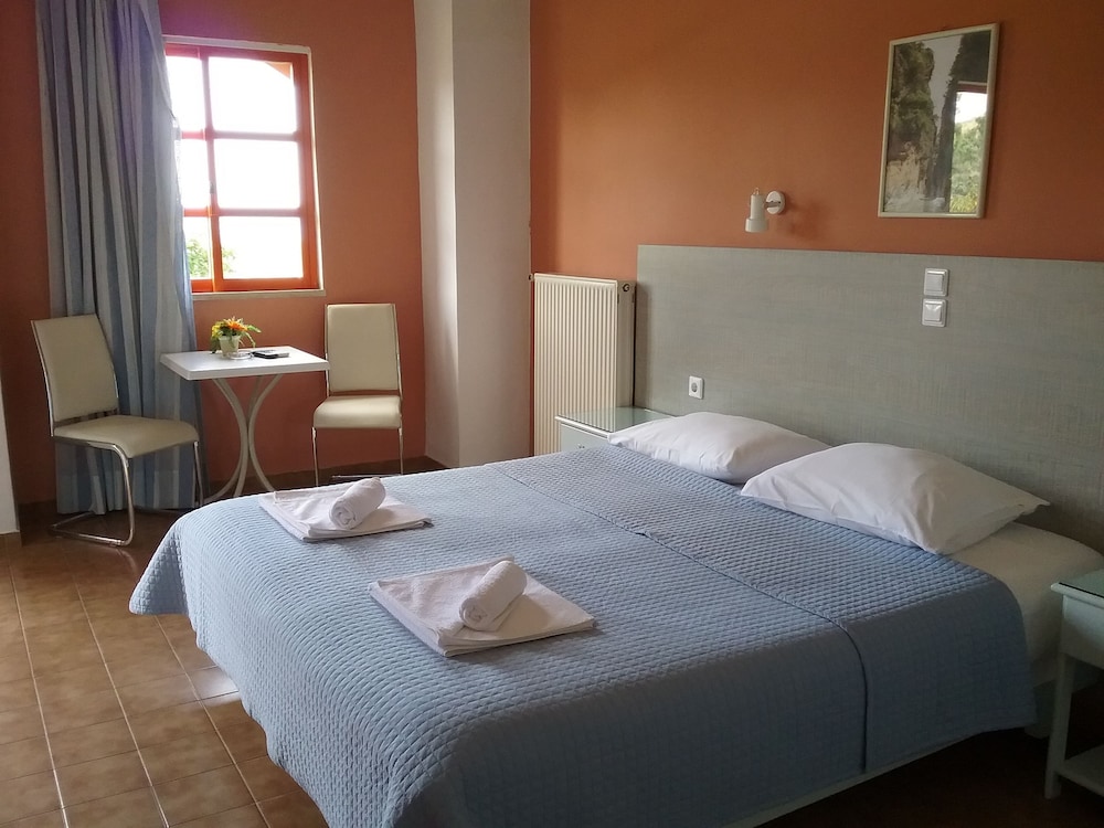 Superior Studio, 1 Double or 2 Twin Beds, Sea View (for 2) photo 2