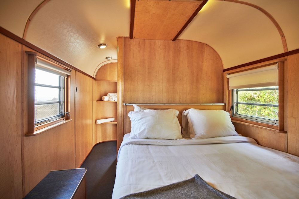 The Crown - Premium Room, 1 Queen Bed photo 3