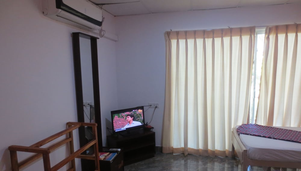 Deluxe Double Room, 1 King Bed, Sea View, Garden Area photo 3
