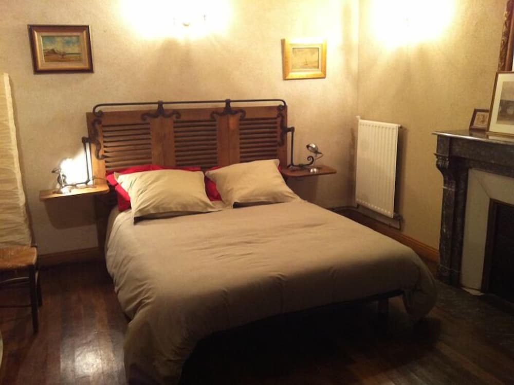 Double Room (Leo)