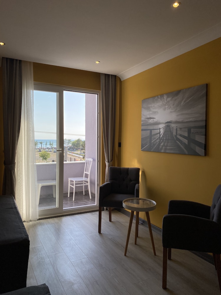 Classic Quadruple Room, Sea View photo 3