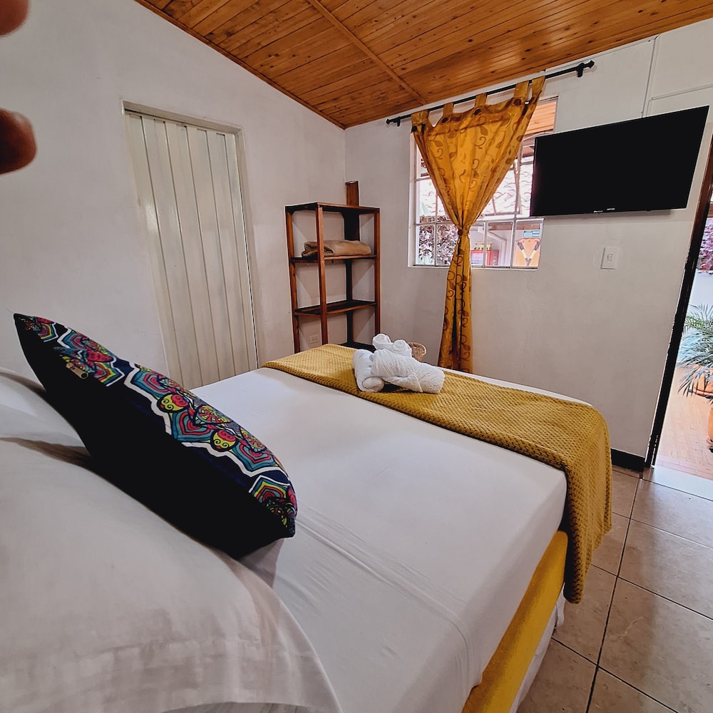 Family Triple Room, Multiple Beds, Ensuite, Courtyard View photo 2