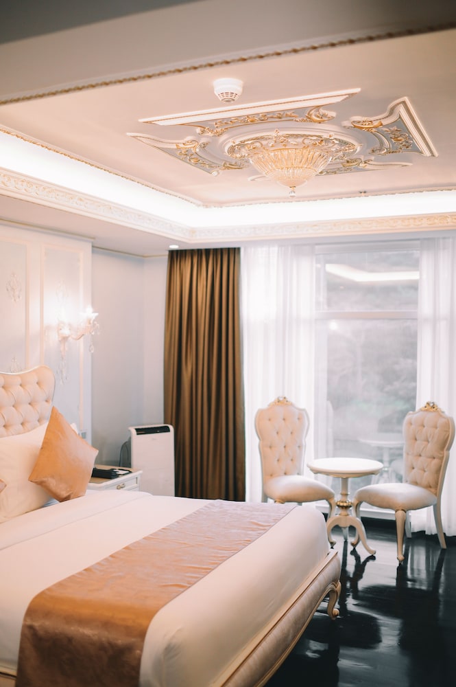 Deluxe Room, 1 King Bed, Park View - Photo 5