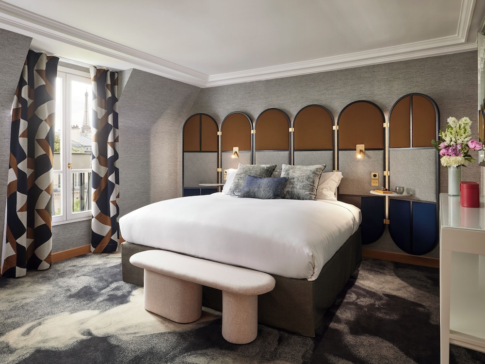 Eiffel Family Suite photo 1