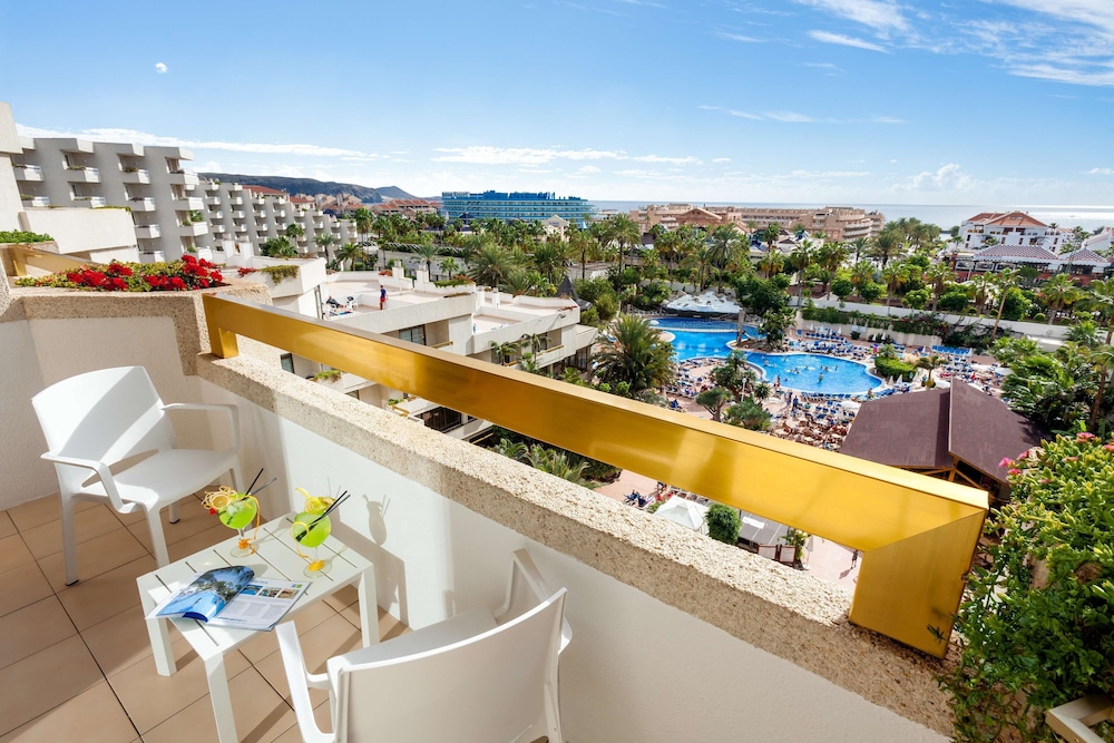 Superior Room, Pool View (2 adults + 1 child) photo 2