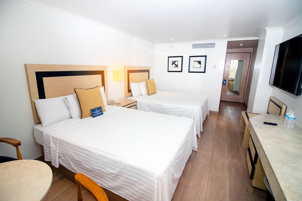 Junior Room, 2 Double Beds photo 1