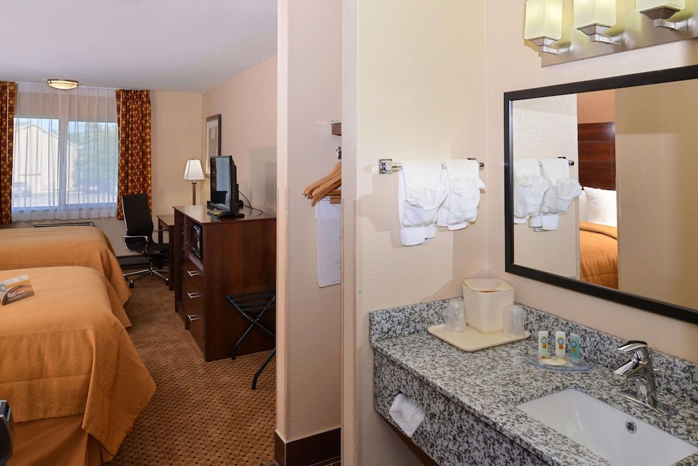Standard Room, 2 Double Beds, Non Smoking - Photo 4