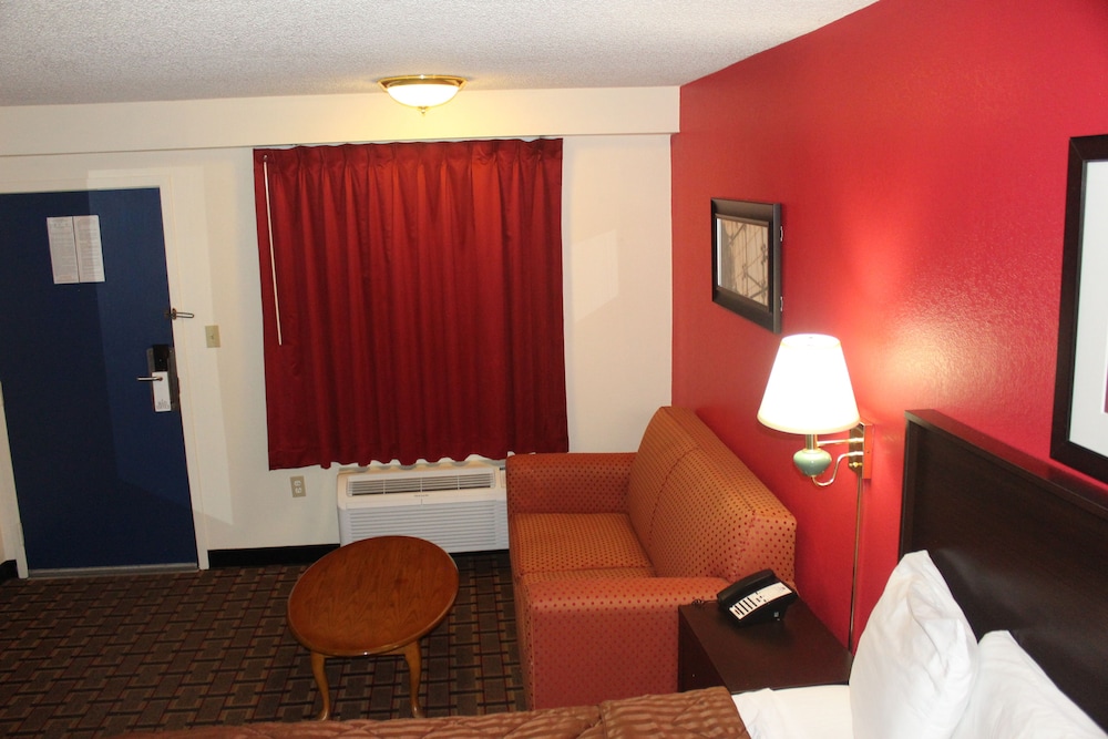 Room, 1 King Bed, Non Smoking - Photo 7