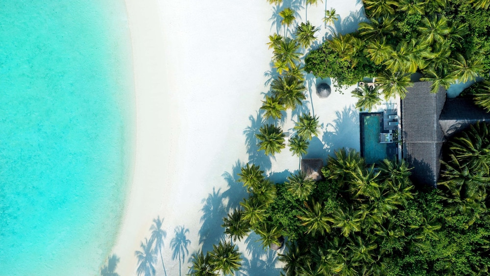 Grand Beach Villa With Pool