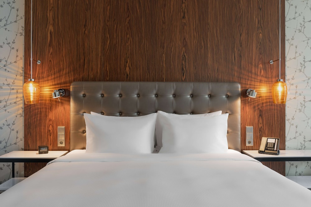 Executive Room, 1 King Bed (Lounge Access) photo 2