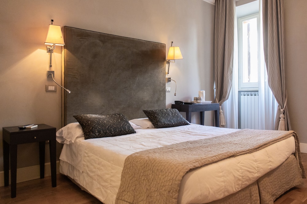Classic Double Room - Photo 11