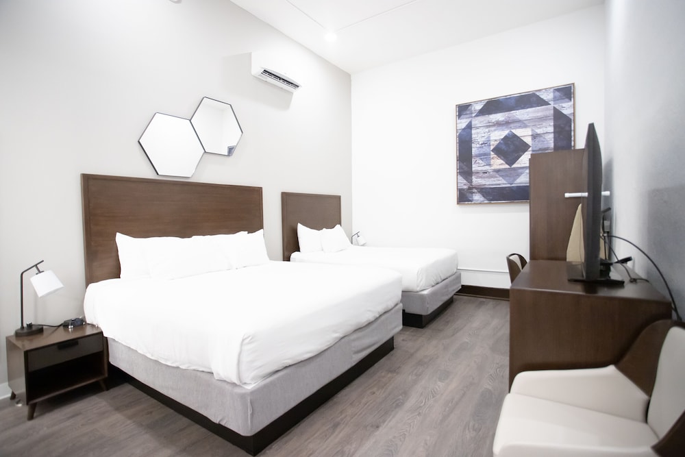 Deluxe Room, Multiple Beds, Non Smoking - Photo 1