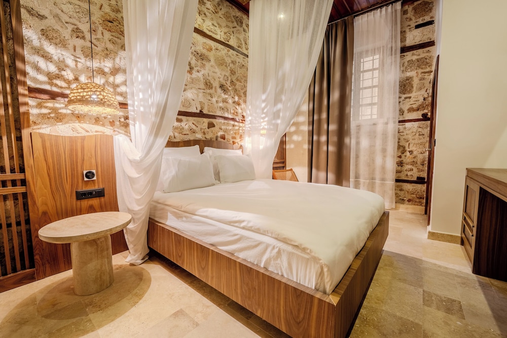 Deluxe Street Room