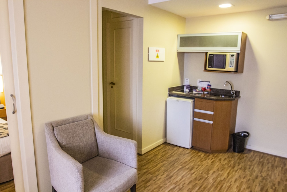 Executive Suite - Photo 2