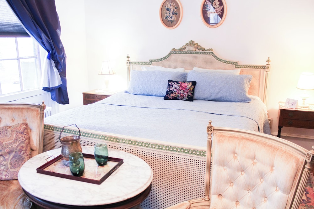 Deluxe Room, 1 King Bed photo 1