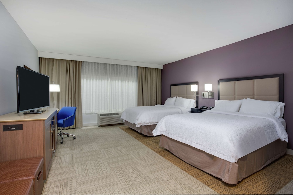 Room, 2 Queen Beds, Accessible, Bathtub (Mobility & Hearing)