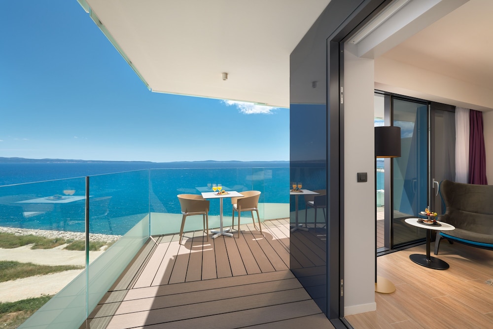 Premium Suite - Photo 8