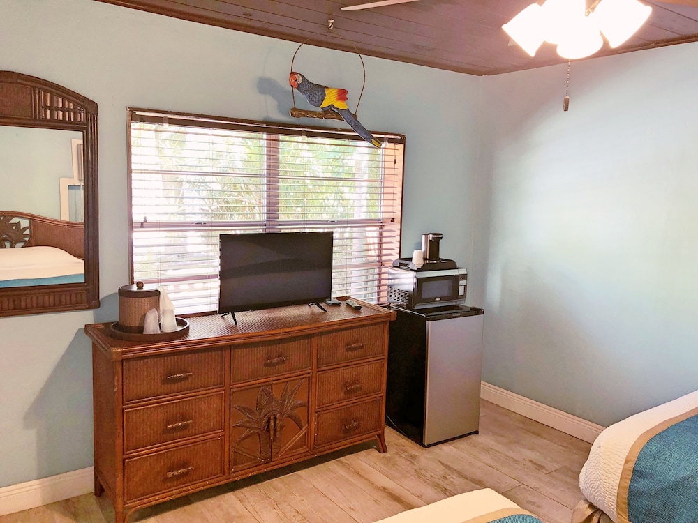 Cottage, 2 Queen Beds, Refrigerator & Microwave, photo 6