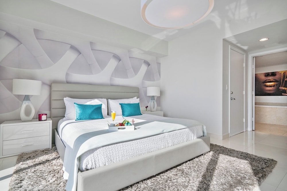 Boutique Corner Apart, 2/2, Sofa Bed, Ocean View, Balcony2710