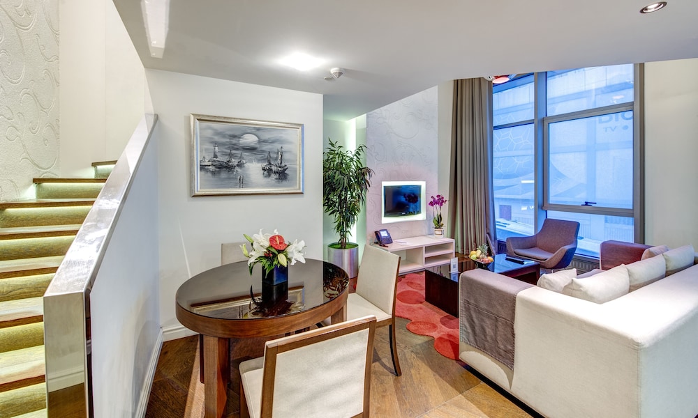 Duplex Superior Suite with Balcony photo 2