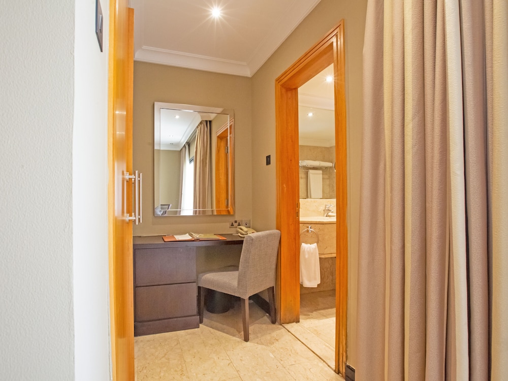 Executive Suite thumbnail 5