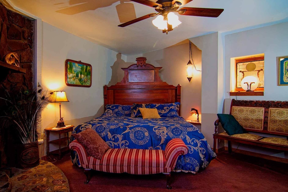 Honeymoon Suite