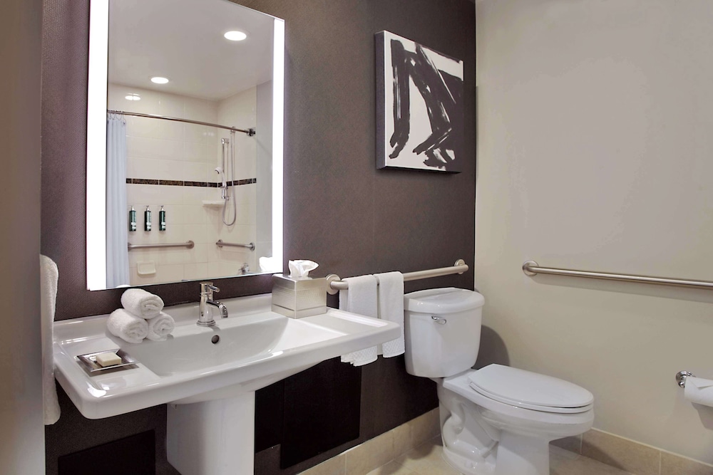 Deluxe Room, 2 Double Beds, Accessible, Bathtub (Hearing) - Photo 4